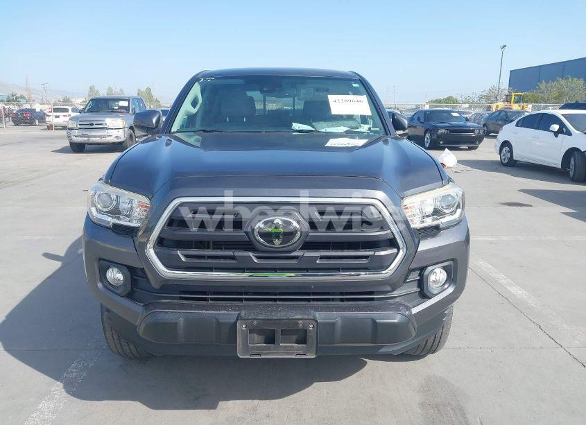 Photo 12 of 2018 Toyota Tacoma SR5 V6 (VIN 3TMDZ5BN7JM041754)