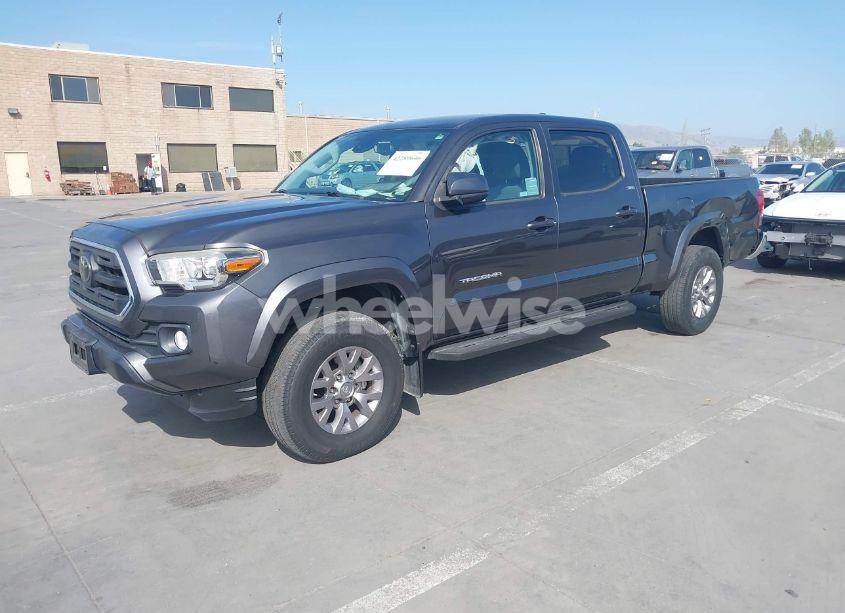 Photo 2 of 2018 Toyota Tacoma SR5 V6 (VIN 3TMDZ5BN7JM041754)