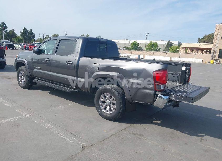 Photo 3 of 2018 Toyota Tacoma SR5 V6 (VIN 3TMDZ5BN7JM041754)