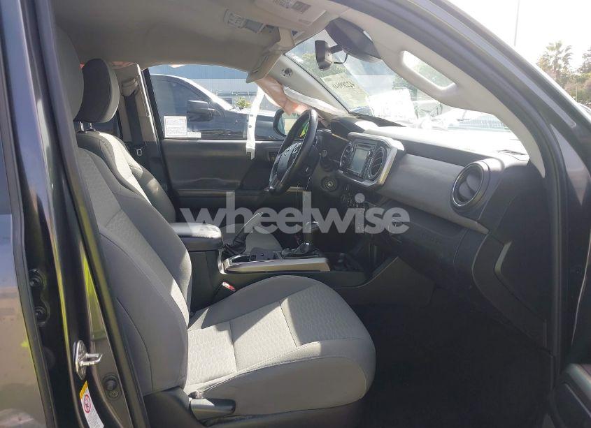 Photo 5 of 2018 Toyota Tacoma SR5 V6 (VIN 3TMDZ5BN7JM041754)