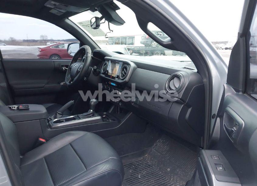 Photo 5 of 2018 Toyota Tacoma TRD SPORT (VIN 3TMDZ5BN7JM053354)