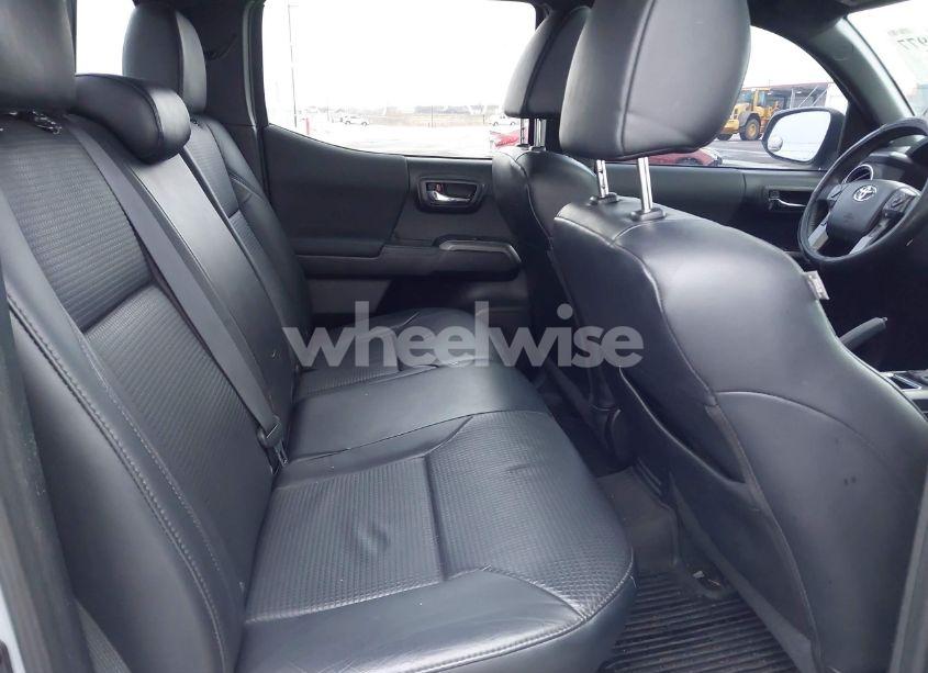 Photo 8 of 2018 Toyota Tacoma TRD SPORT (VIN 3TMDZ5BN7JM053354)