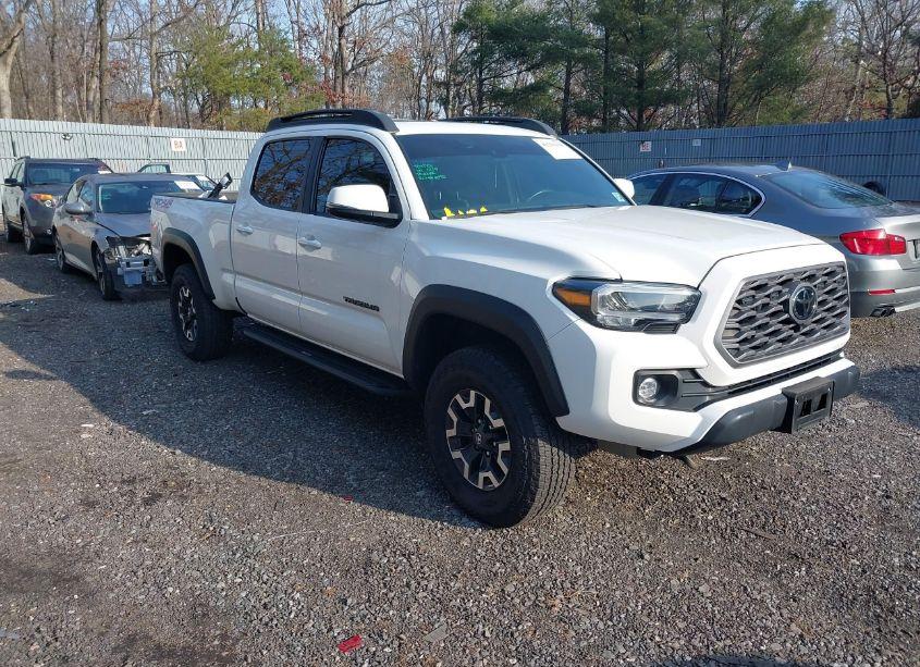 2022 Toyota Tacoma TRD OFF ROAD (VIN 3TMDZ5BN7NM127913) main photo