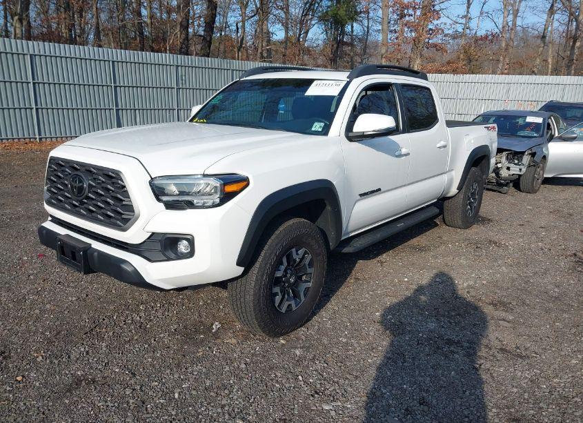 Photo 2 of 2022 Toyota Tacoma TRD OFF ROAD (VIN 3TMDZ5BN7NM127913)