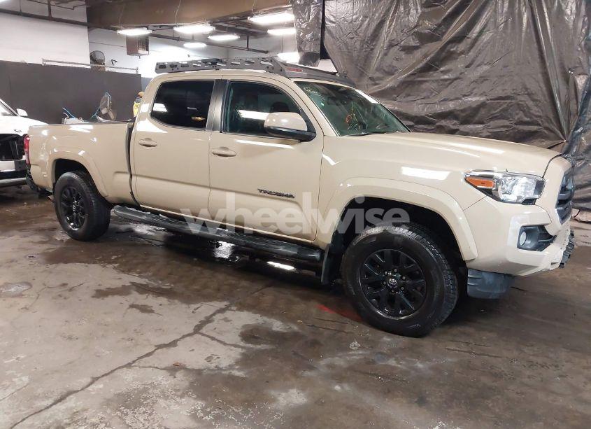 2018 Toyota Tacoma SR5 V6 (VIN 3TMDZ5BN8JM043903) main photo