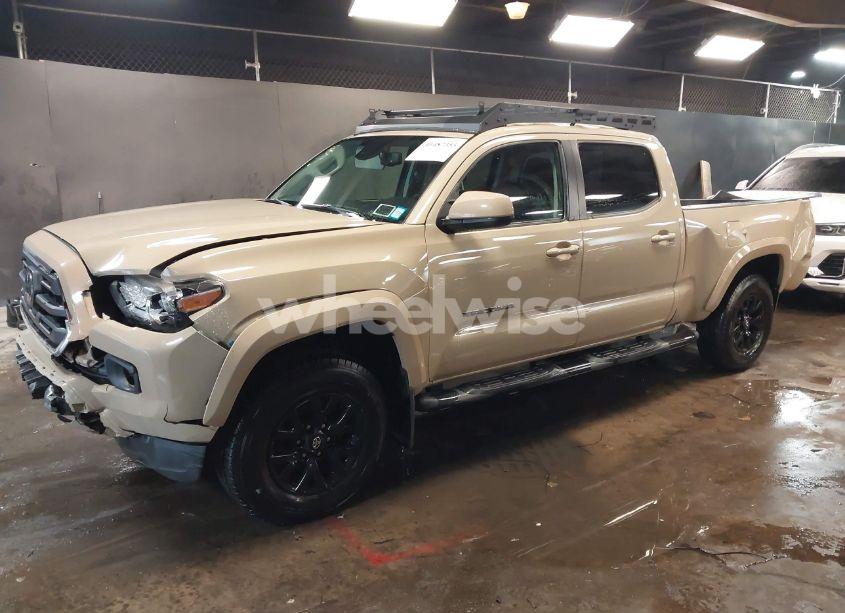 Photo 2 of 2018 Toyota Tacoma SR5 V6 (VIN 3TMDZ5BN8JM043903)