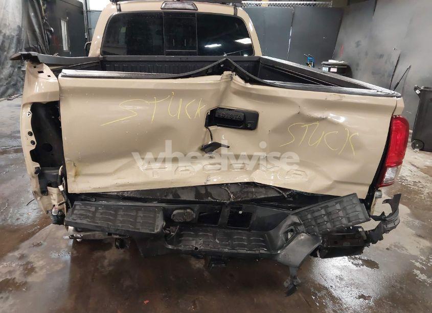 Photo 6 of 2018 Toyota Tacoma SR5 V6 (VIN 3TMDZ5BN8JM043903)
