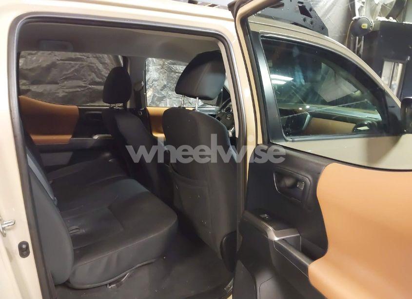 Photo 8 of 2018 Toyota Tacoma SR5 V6 (VIN 3TMDZ5BN8JM043903)