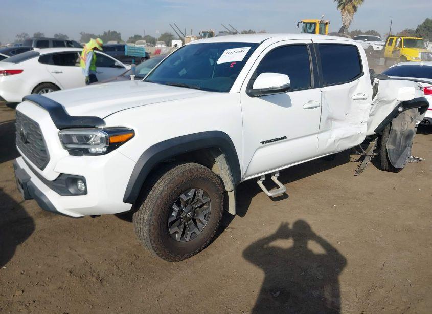Photo 2 of 2021 Toyota Tacoma TRD OFF-ROAD (VIN 3TMDZ5BN8MM118443)