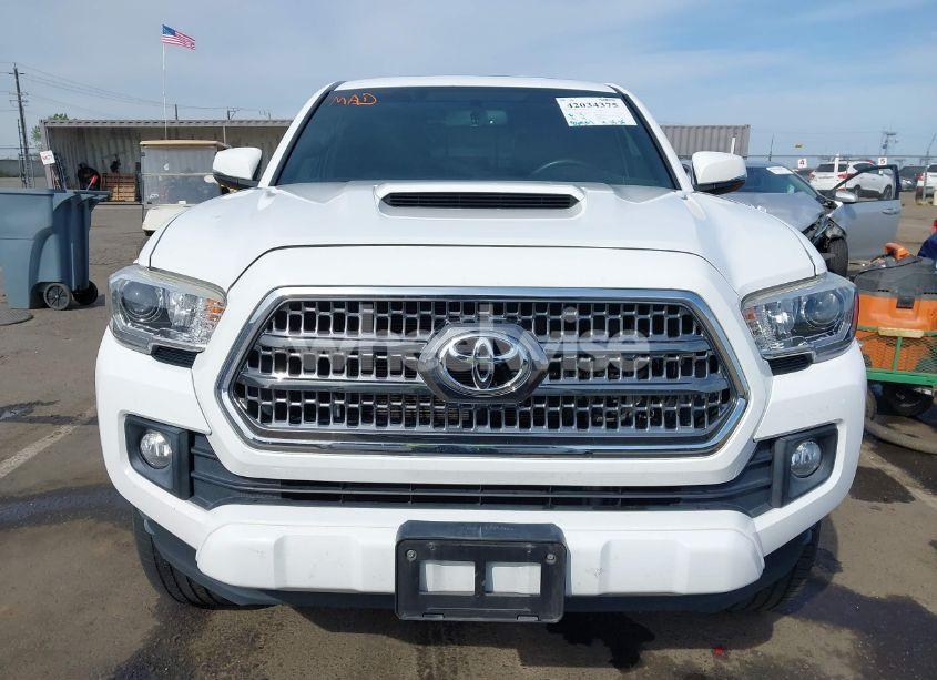Photo 13 of 2017 Toyota Tacoma TRD SPORT (VIN 3TMDZ5BN9HM029700)