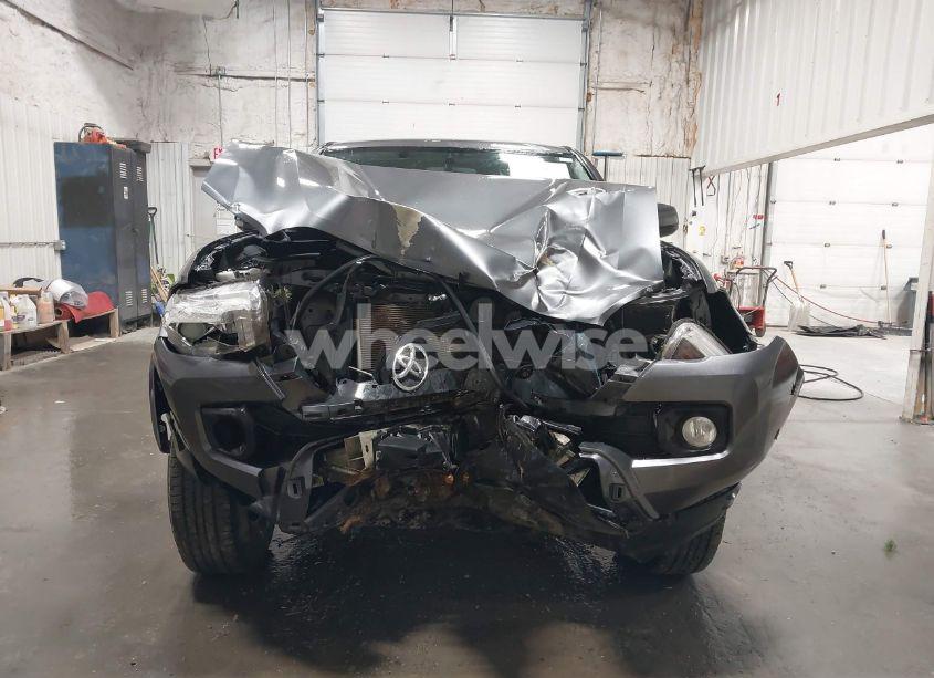 Photo 13 of 2016 Toyota Tacoma SR5 V6 (VIN 3TMDZ5BNXGM002097)
