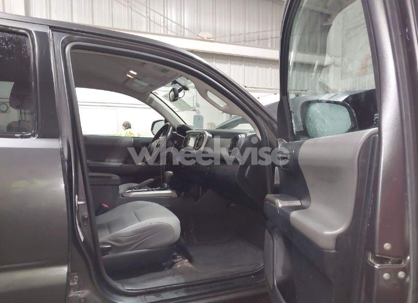 Photo 5 of 2016 Toyota Tacoma SR5 V6 (VIN 3TMDZ5BNXGM002097)