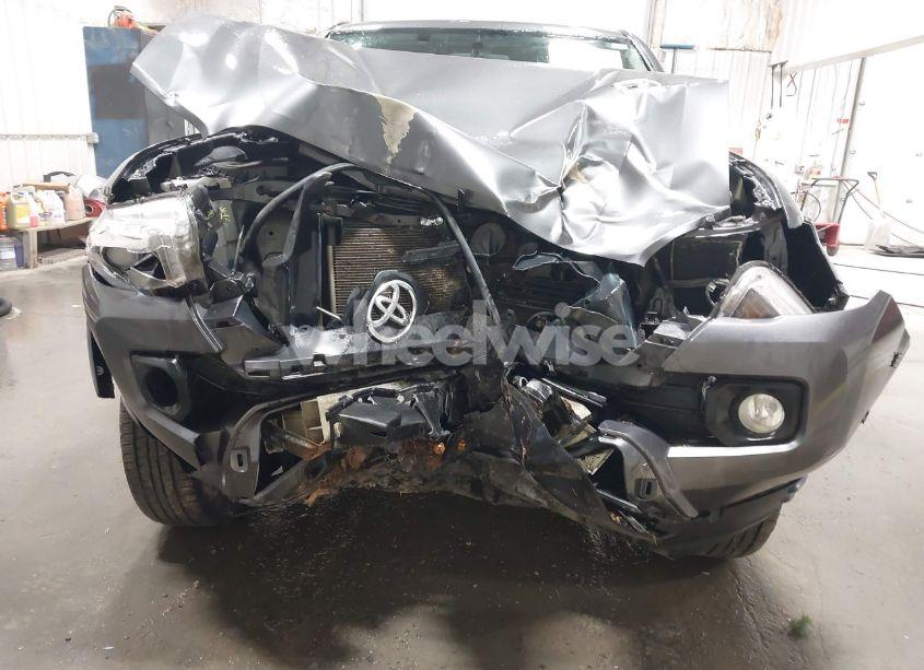 Photo 6 of 2016 Toyota Tacoma SR5 V6 (VIN 3TMDZ5BNXGM002097)