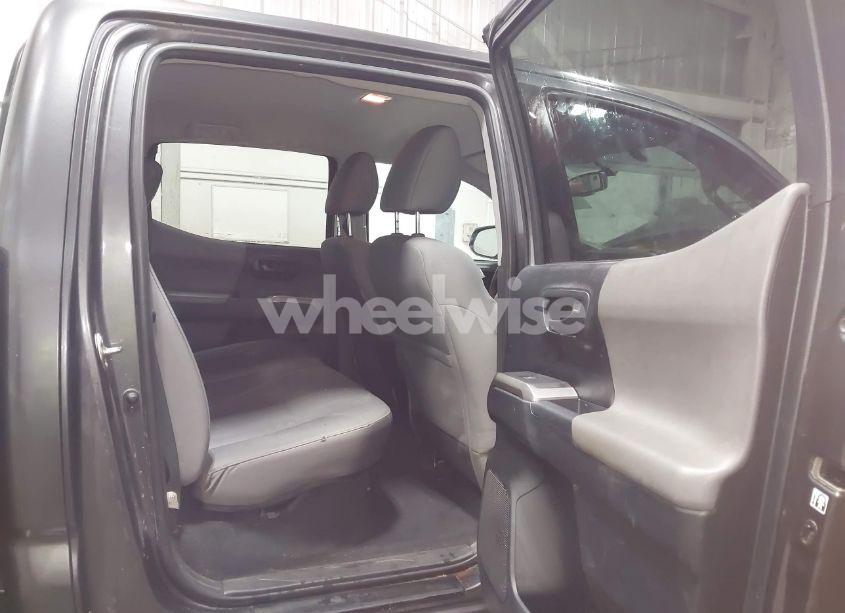 Photo 8 of 2016 Toyota Tacoma SR5 V6 (VIN 3TMDZ5BNXGM002097)