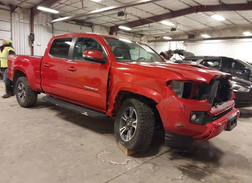 2017 Toyota Tacoma TRD SPORT (VIN 3TMDZ5BNXHM016390) main photo