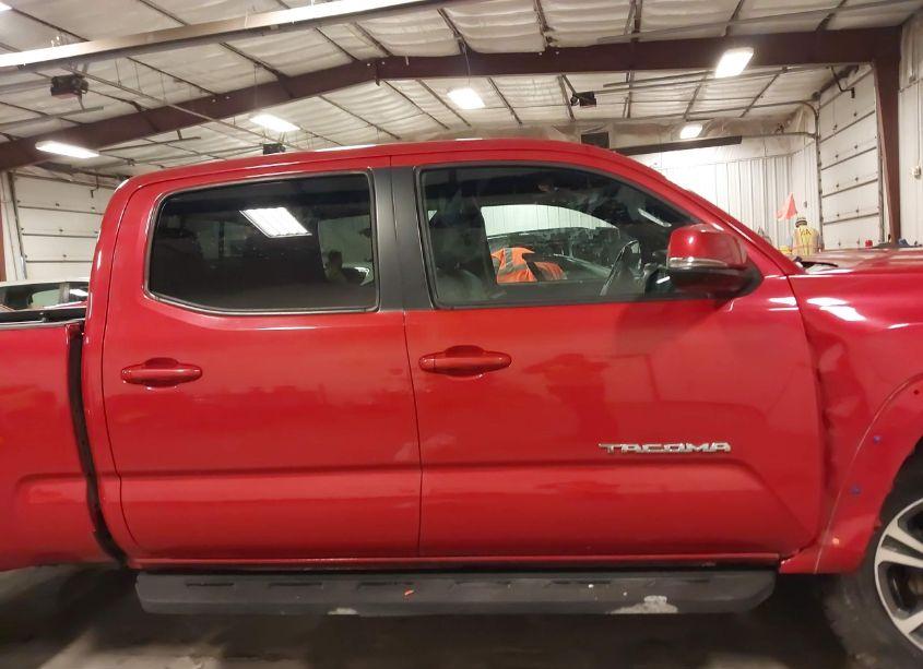 Photo 14 of 2017 Toyota Tacoma TRD SPORT (VIN 3TMDZ5BNXHM016390)