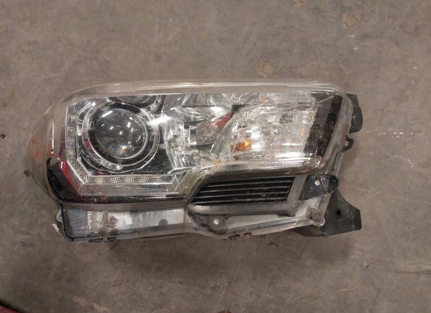 Photo 18 of 2017 Toyota Tacoma TRD SPORT (VIN 3TMDZ5BNXHM016390)