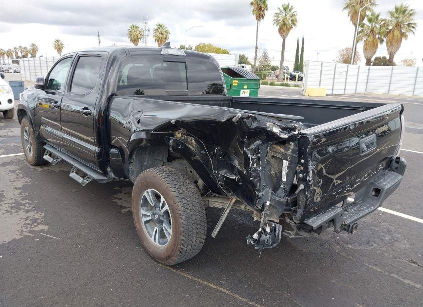 Photo 3 of 2017 Toyota Tacoma TRD SPORT (VIN 3TMDZ5BNXHM026451)