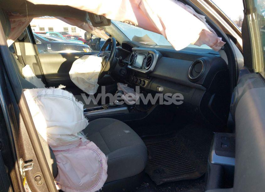 Photo 5 of 2019 Toyota Tacoma SR5 V6 (VIN 3TMDZ5BNXKM057223)