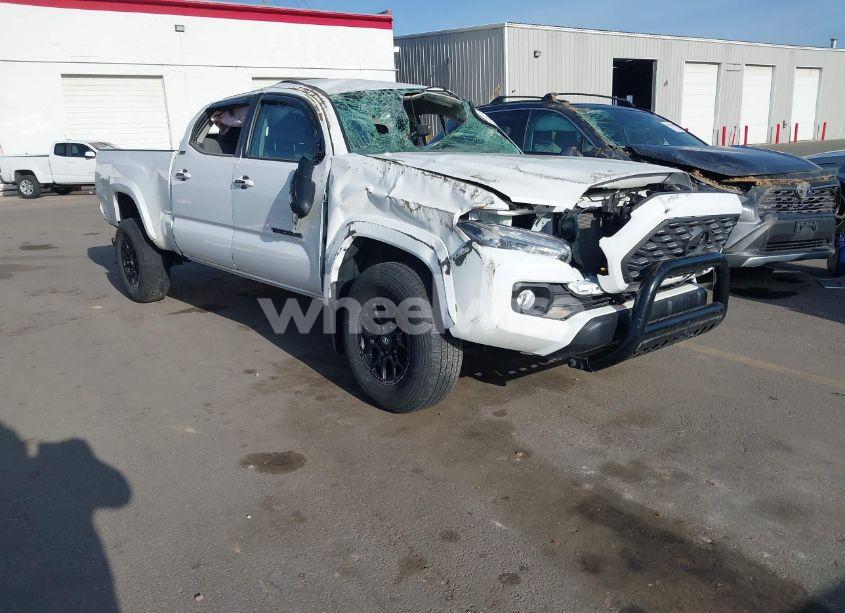 2022 Toyota Tacoma SR5 V6 (VIN 3TMDZ5BNXNM122169) main photo