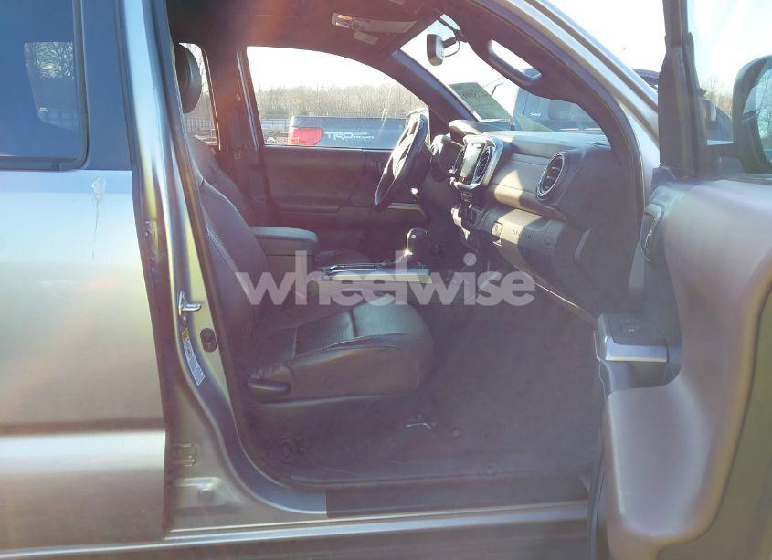 Photo 5 of 2016 Toyota Tacoma LIMITED (VIN 3TMEZ5CN4GM016824)