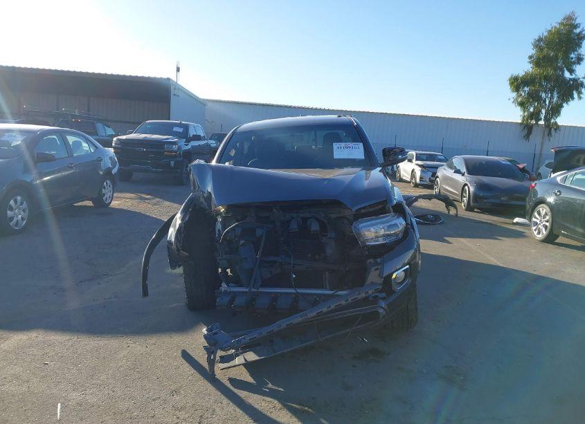 Photo 13 of 2016 Toyota Tacoma LIMITED (VIN 3TMEZ5CN7GM005705)