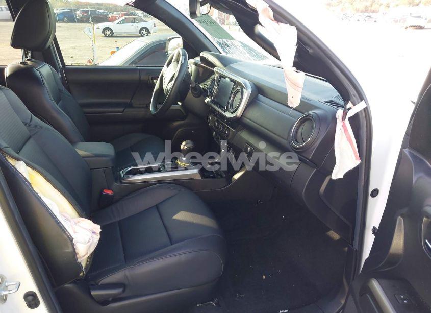 Photo 5 of 2022 Toyota Tacoma LIMITED (VIN 3TMEZ5CN7NM193610)