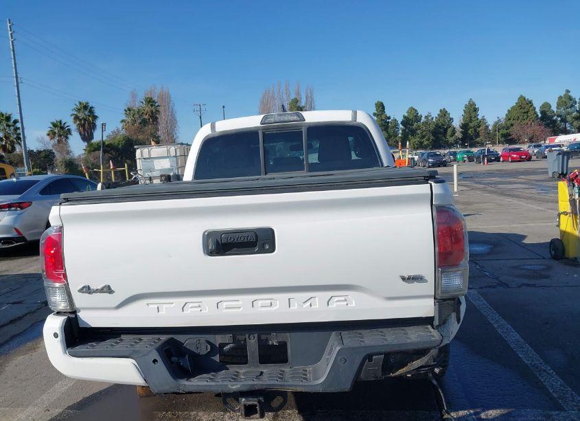 Photo 17 of 2016 Toyota Tacoma LIMITED (VIN 3TMGZ5AN2GM016106)