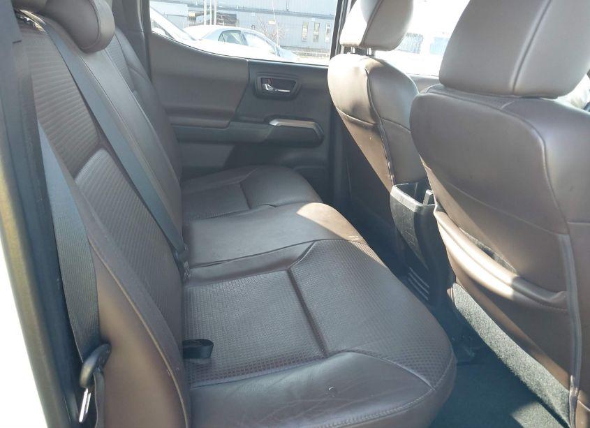 Photo 8 of 2016 Toyota Tacoma LIMITED (VIN 3TMGZ5AN2GM016106)