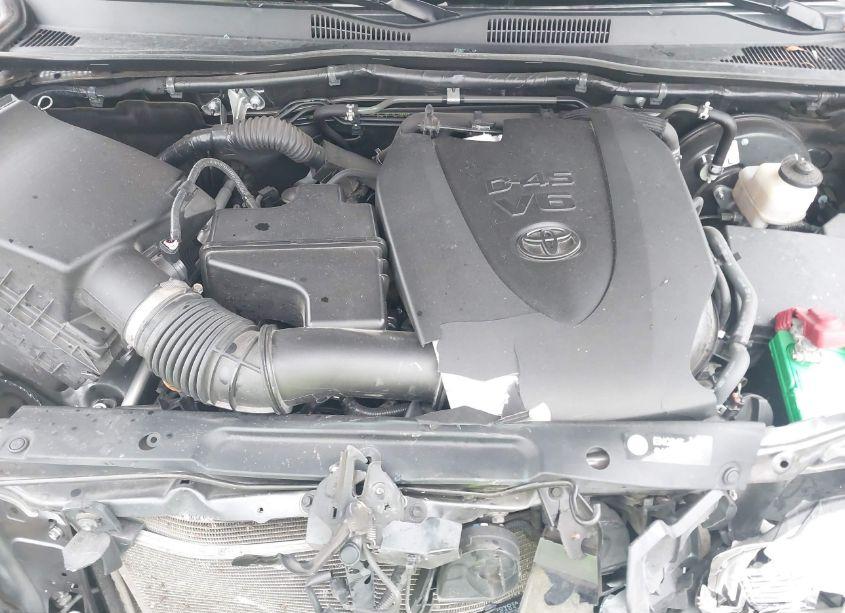 Photo 10 of 2018 Toyota Tacoma LIMITED (VIN 3TMGZ5AN3JM127030)