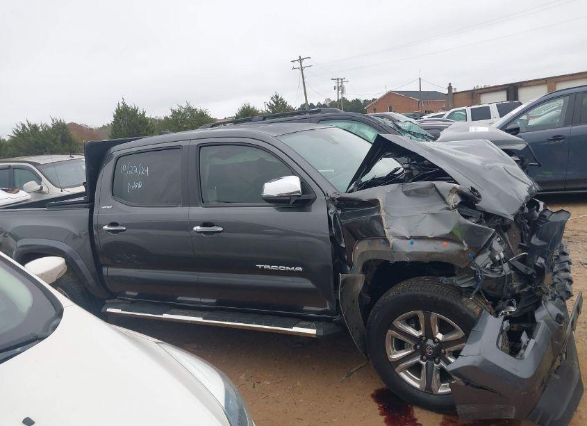 Photo 13 of 2018 Toyota Tacoma LIMITED (VIN 3TMGZ5AN3JM127030)