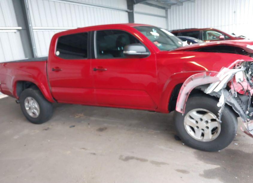 Photo 13 of 2016 Toyota Tacoma LIMITED (VIN 3TMGZ5AN5GM017394)