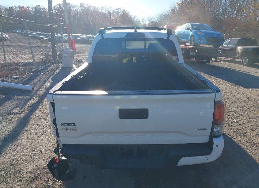 Photo 16 of 2017 Toyota Tacoma LIMITED (VIN 3TMGZ5AN5HM054298)