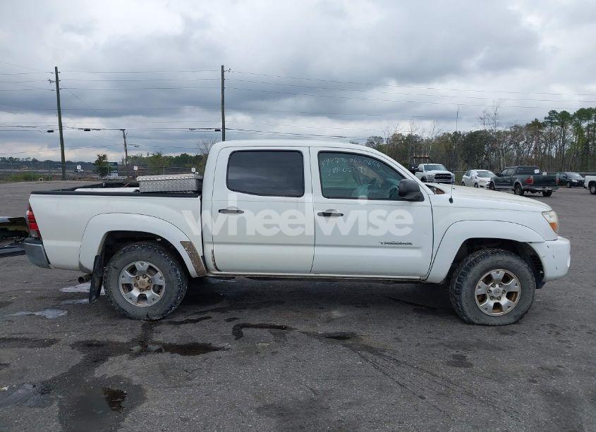 Photo 13 of 2011 Toyota Tacoma PRERUNNER V6 (VIN 3TMJU4GN0BM110662)