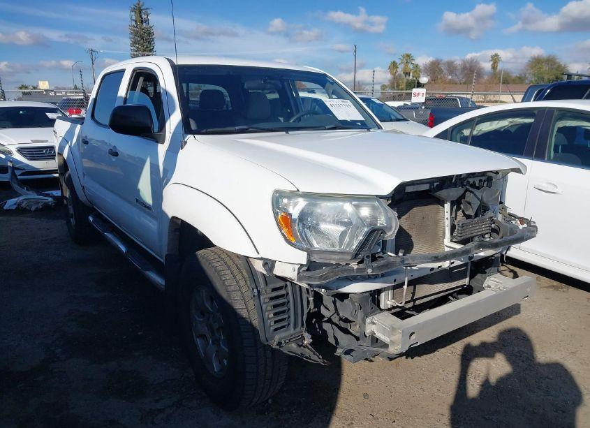 2015 Toyota Tacoma DOUBLE CAB PRERUNNER (VIN 3TMJU4GN0FM176912) main photo