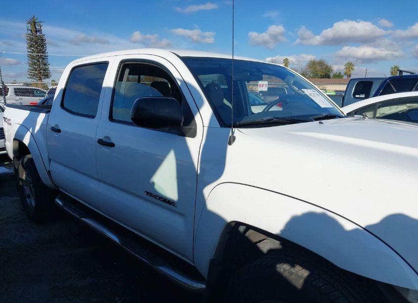 Photo 14 of 2015 Toyota Tacoma DOUBLE CAB PRERUNNER (VIN 3TMJU4GN0FM176912)