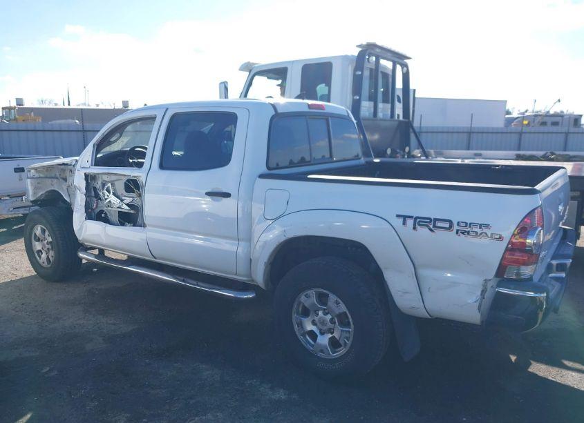 Photo 15 of 2015 Toyota Tacoma DOUBLE CAB PRERUNNER (VIN 3TMJU4GN0FM176912)