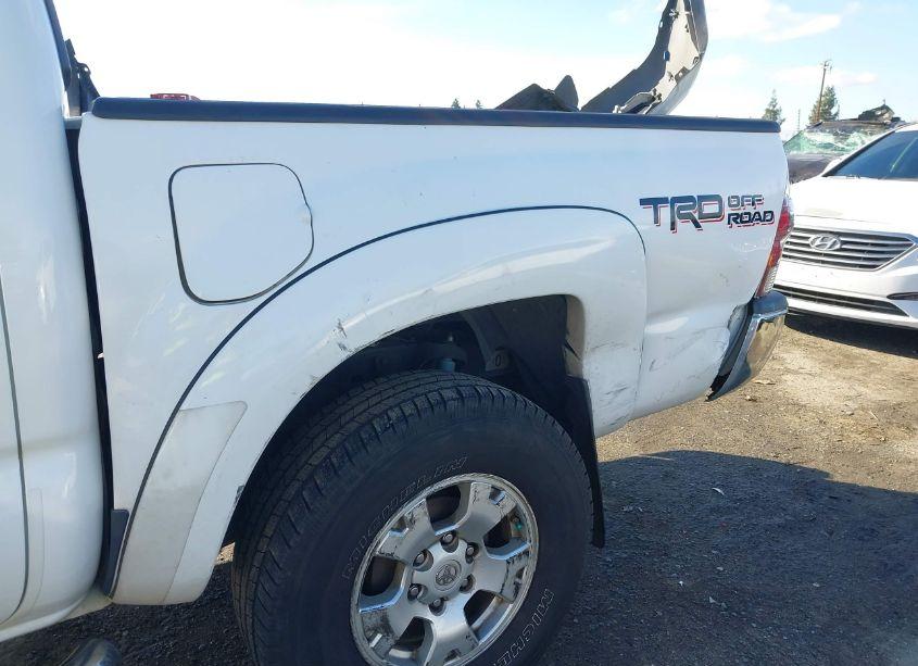 Photo 18 of 2015 Toyota Tacoma DOUBLE CAB PRERUNNER (VIN 3TMJU4GN0FM176912)