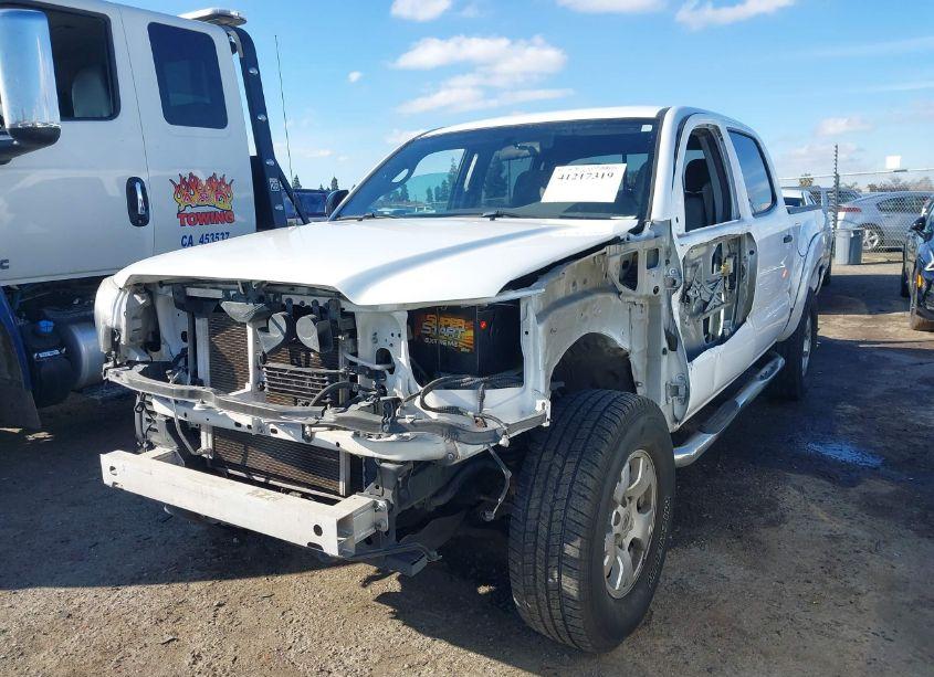 Photo 2 of 2015 Toyota Tacoma DOUBLE CAB PRERUNNER (VIN 3TMJU4GN0FM176912)