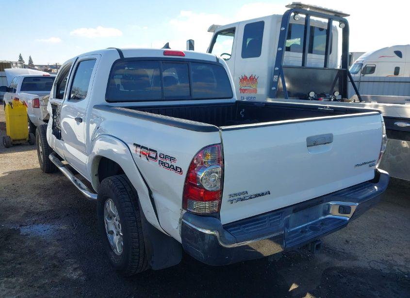 Photo 3 of 2015 Toyota Tacoma DOUBLE CAB PRERUNNER (VIN 3TMJU4GN0FM176912)