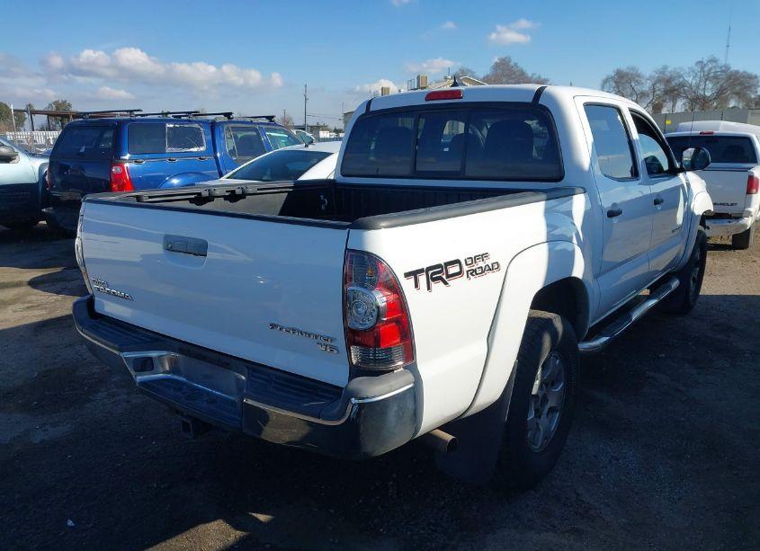 Photo 4 of 2015 Toyota Tacoma DOUBLE CAB PRERUNNER (VIN 3TMJU4GN0FM176912)