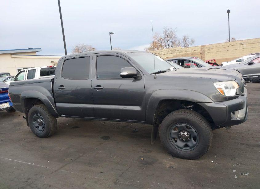 Photo 14 of 2015 Toyota Tacoma DOUBLE CAB PRERUNNER (VIN 3TMJU4GN0FM186257)
