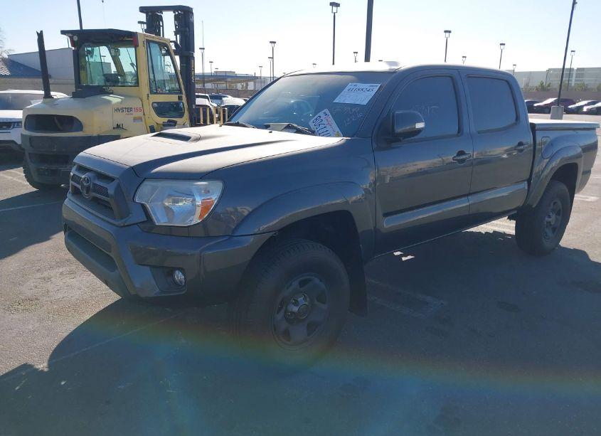 Photo 2 of 2015 Toyota Tacoma DOUBLE CAB PRERUNNER (VIN 3TMJU4GN0FM186257)