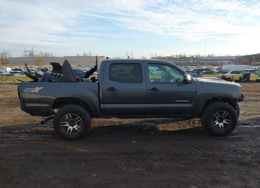 Photo 14 of 2014 Toyota Tacoma PRERUNNER V6 (VIN 3TMJU4GN1EM163925)