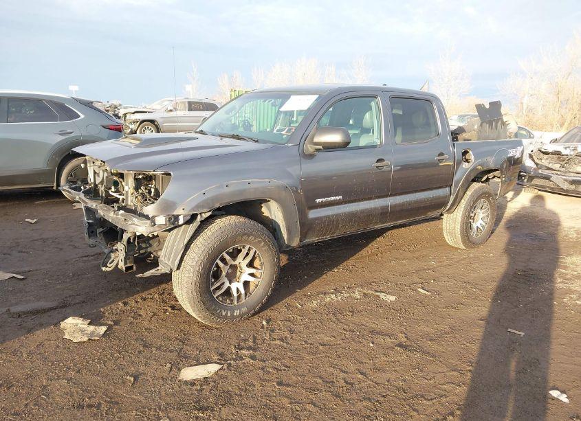 Photo 2 of 2014 Toyota Tacoma PRERUNNER V6 (VIN 3TMJU4GN1EM163925)