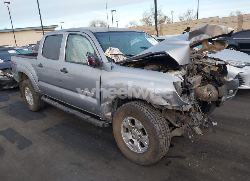 2015 Toyota Tacoma DOUBLE CAB PRERUNNER (VIN 3TMJU4GN1FM184419) main photo