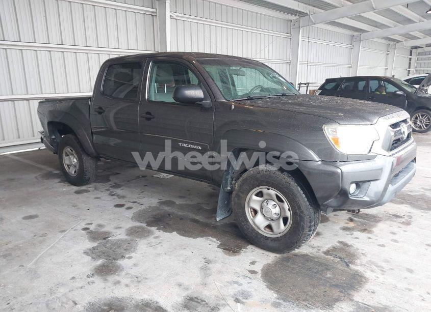 2015 Toyota Tacoma PRERUNNER V6 (VIN 3TMJU4GN2FM180587) main photo