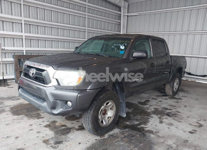 Photo 2 of 2015 Toyota Tacoma PRERUNNER V6 (VIN 3TMJU4GN2FM180587)