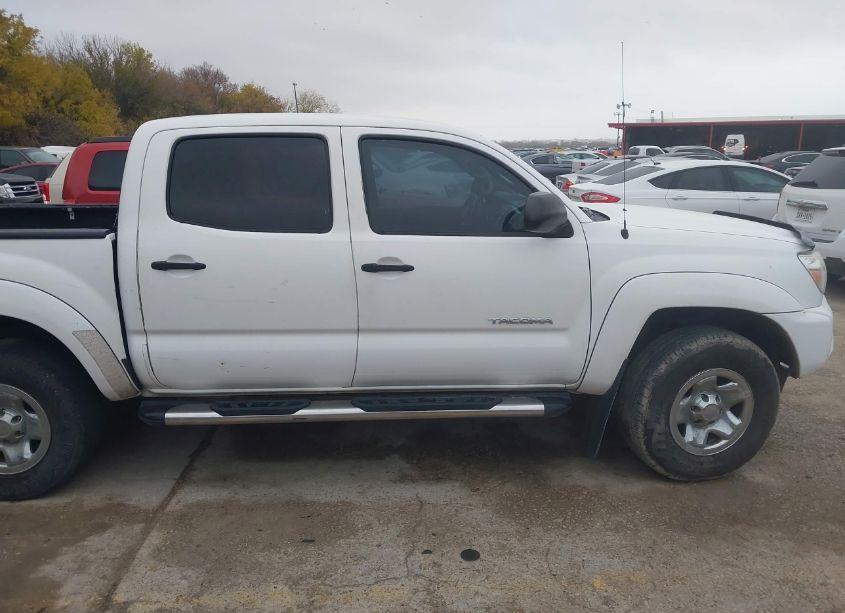 Photo 13 of 2013 Toyota Tacoma DOUBLE CAB PRERUNNER (VIN 3TMJU4GN3DM139141)