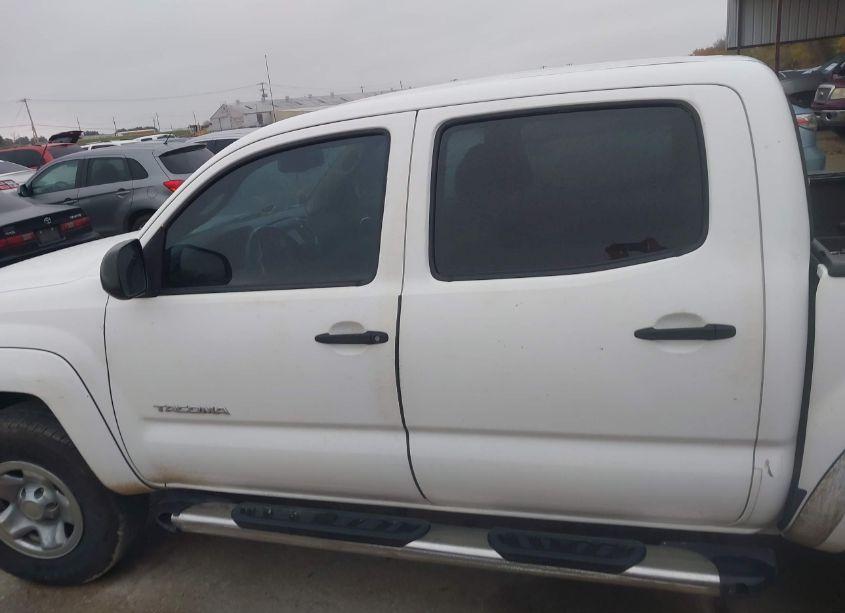 Photo 14 of 2013 Toyota Tacoma DOUBLE CAB PRERUNNER (VIN 3TMJU4GN3DM139141)
